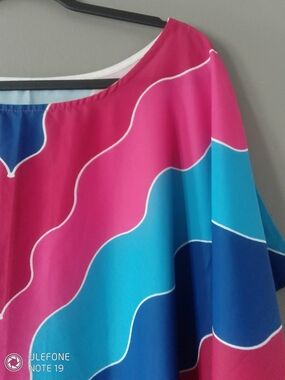 Bright Wave Print Top in Hot Pink and Teal
